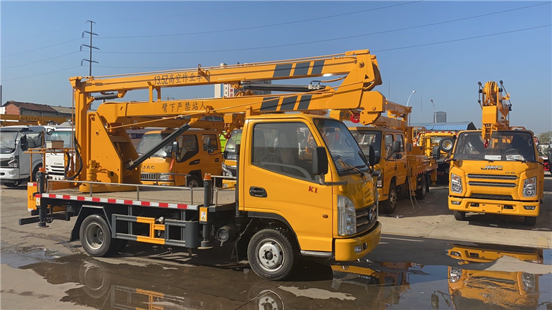 國六華通凱馬汽油高空作業(yè)車